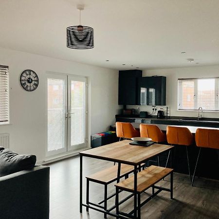 Spacious Newly Built Apartment Rhos On Sea, Colwyn Bay Kültér fotó